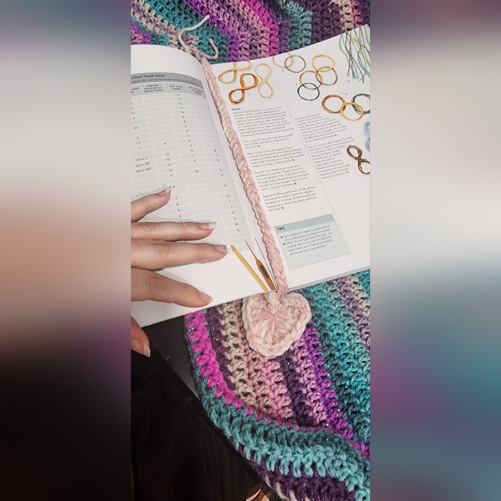 2 Heart Bookmarks - Picture 2 of 4